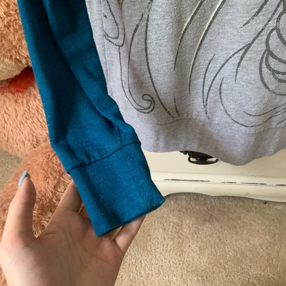 Disney Princess Sweatshirt - Picture 3 of 4